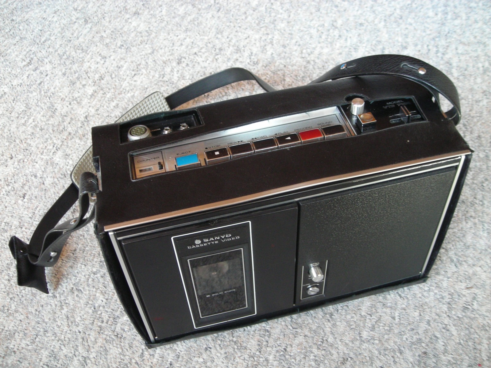 * SANYO VTC 7100 VCord Video Cassette Recorder 1972 Netzgerät VAR3